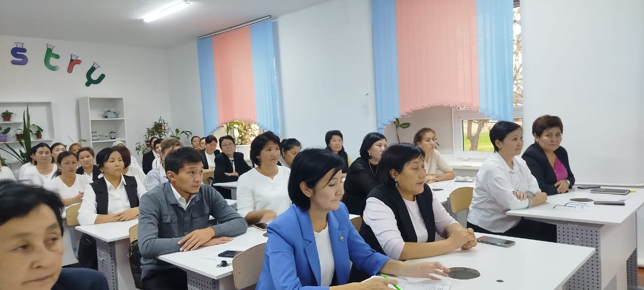Директор жанындағы кеңес отырысы