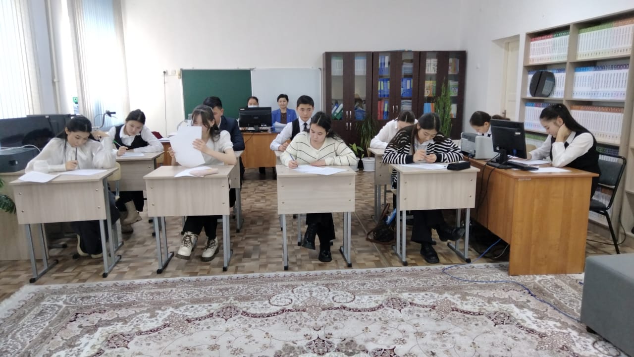 «Алтын белгі» мен «Үздік  аттестатқа» үміткерлерінен ҰБТ-ге  және қорытынды аттестаттауға дайындық жасау мақсатынды  жазбаша жұмыс (эссе) алынды.
