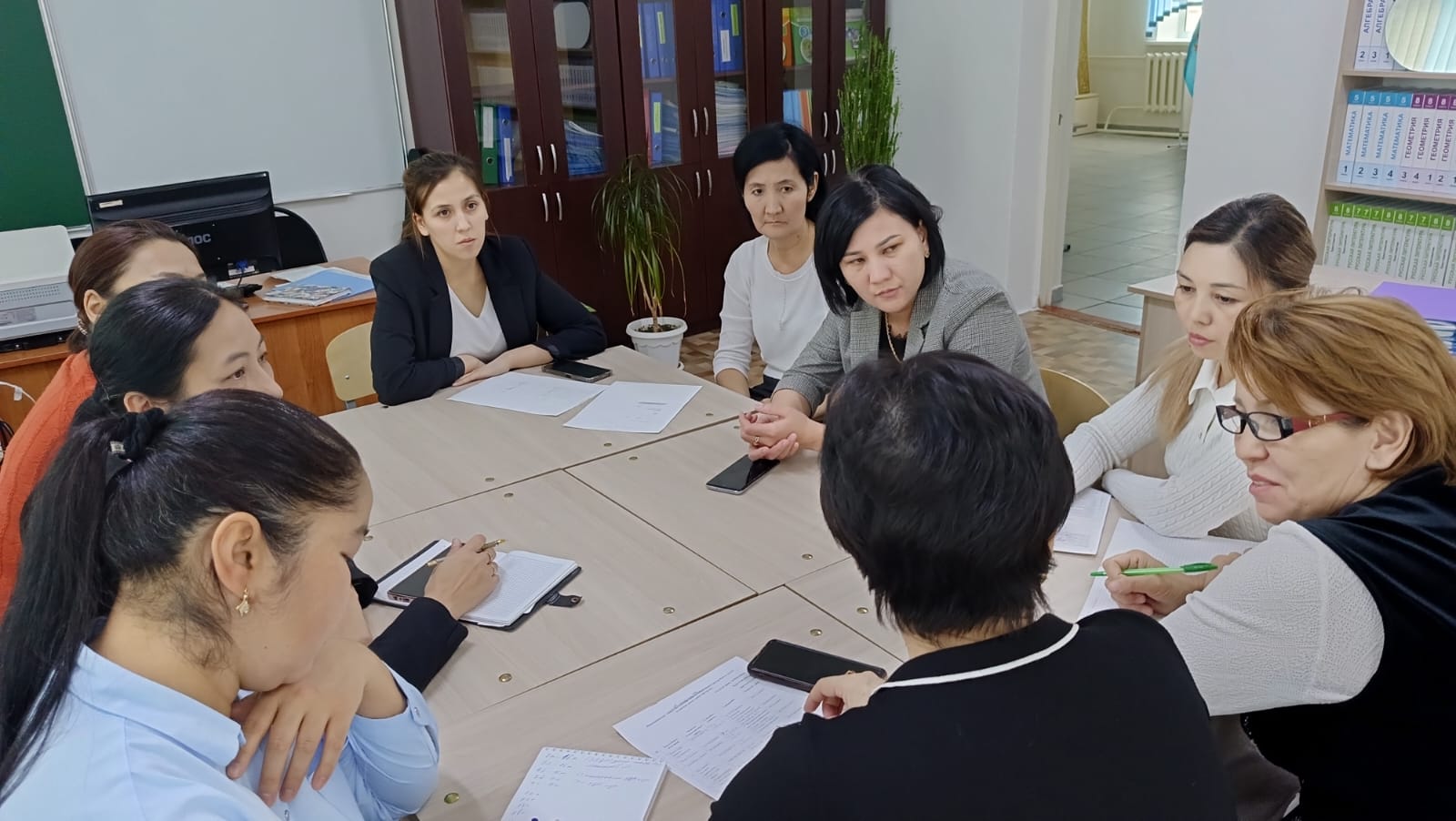 Пән айлықтарының өтілуі және байқауларға дайындық жұмыстарының ұйымдастырылуы туралы отырыс