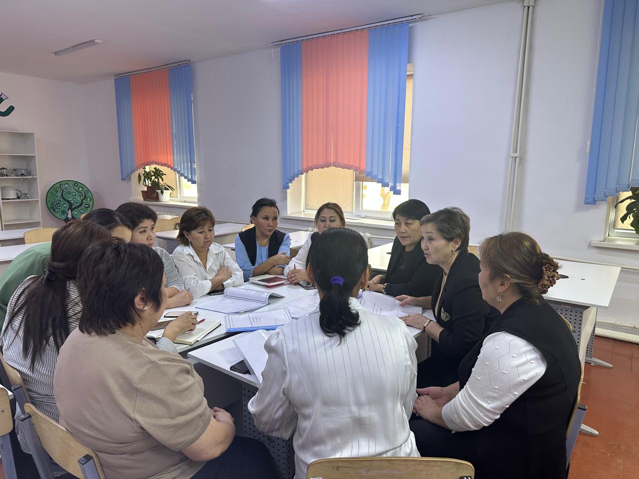 9, 11 сыныптарға сабақ беретін пән мұғалімдерімен отырыс