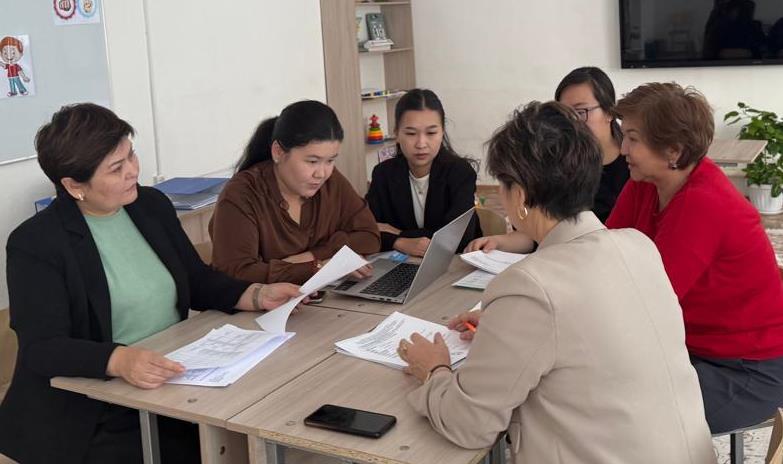 Мектебіміздегі арнайы педагогтармен отырыс